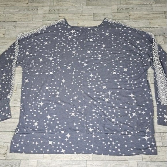 COMO Blu Women Grey and White Star print Cutout Sleeve Banded Waist Top, Size 2X - Picture 5 of 8